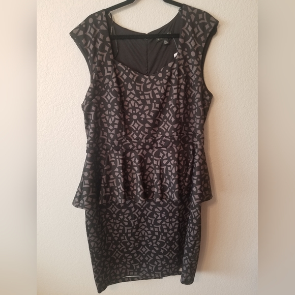 Peplum Dress - Picture 3 of 9